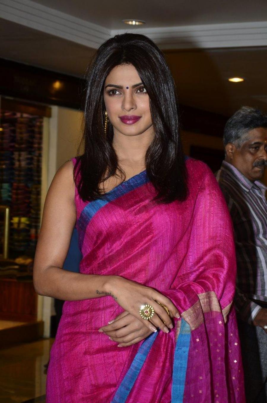 Indian Girl Priyanka Chopra At Awards Function In Pink Saree05